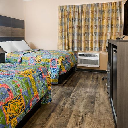 Knights Inn Grand Rapids East Airport Cascade Екстериор снимка