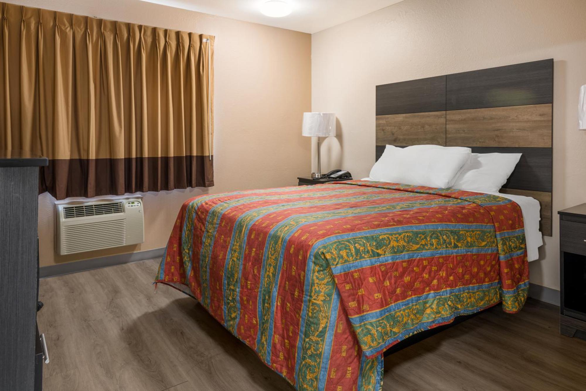 Knights Inn Grand Rapids East Airport Cascade Екстериор снимка
