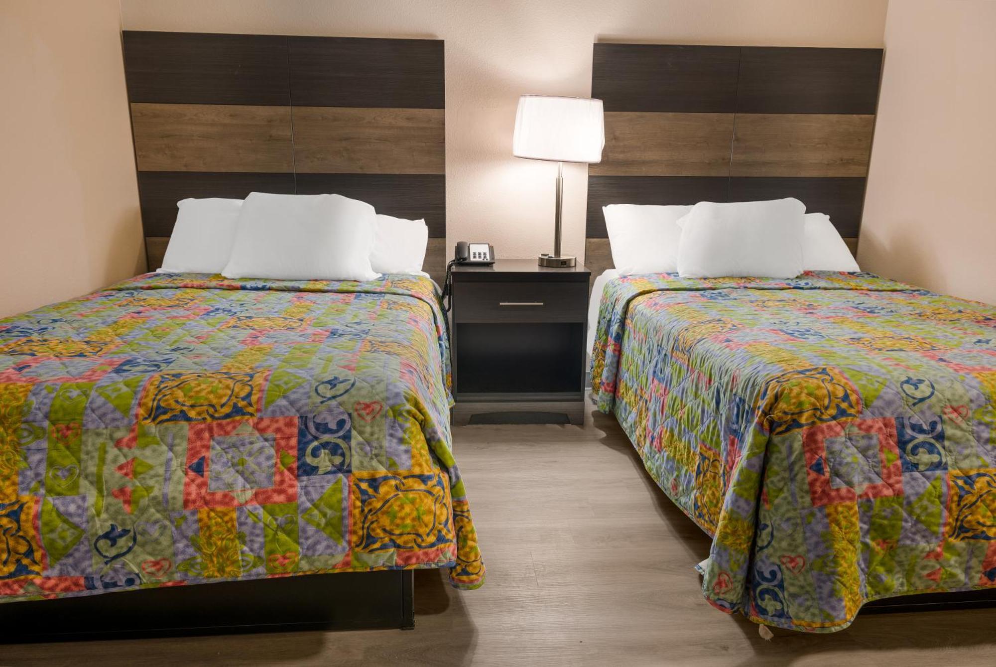 Knights Inn Grand Rapids East Airport Cascade Екстериор снимка
