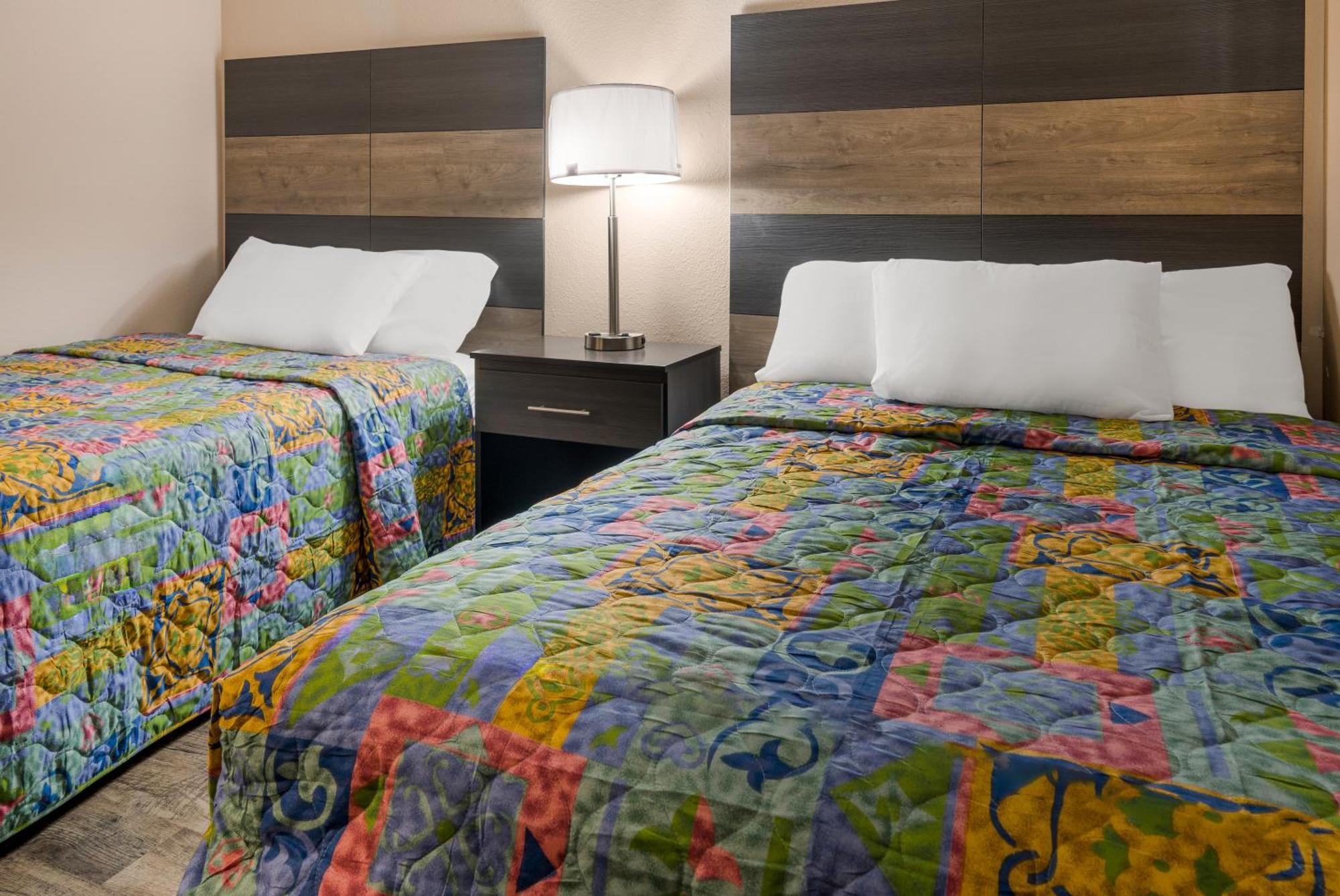 Knights Inn Grand Rapids East Airport Cascade Екстериор снимка