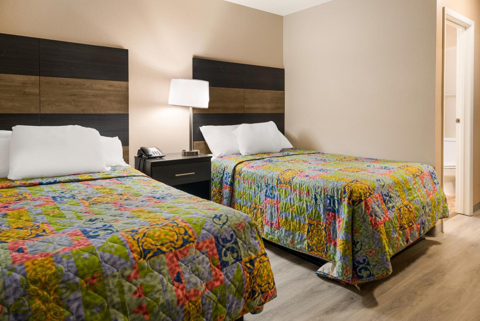 Knights Inn Grand Rapids East Airport Cascade Екстериор снимка