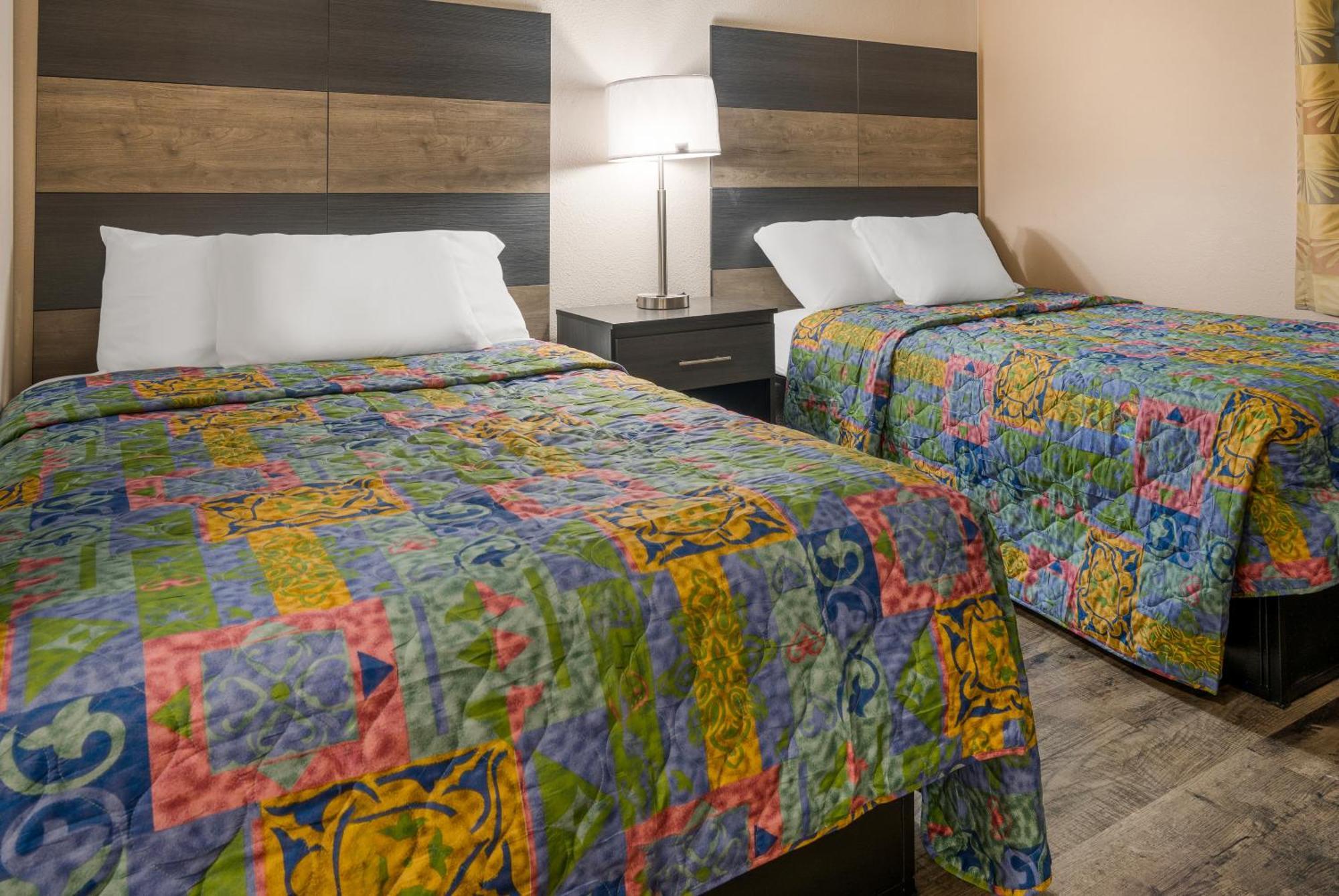 Knights Inn Grand Rapids East Airport Cascade Екстериор снимка