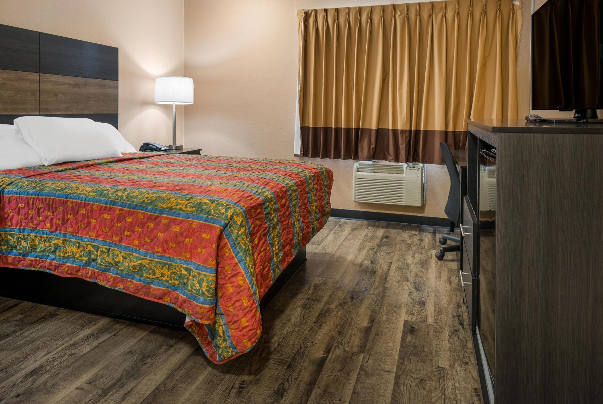 Knights Inn Grand Rapids East Airport Cascade Екстериор снимка