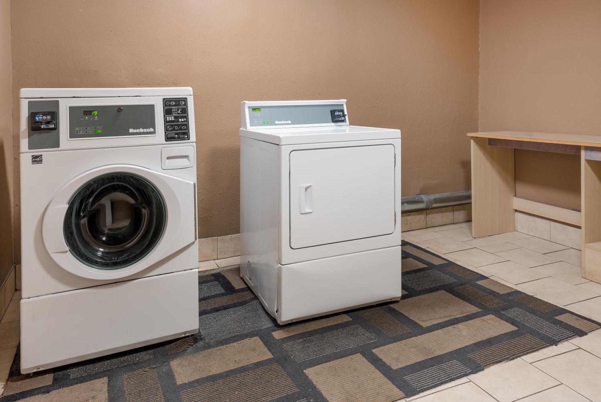 Knights Inn Grand Rapids East Airport Cascade Екстериор снимка
