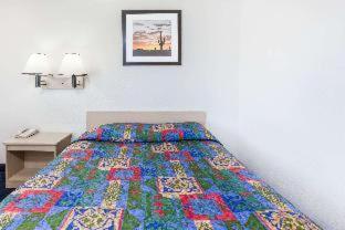 Knights Inn Grand Rapids East Airport Cascade Стая снимка